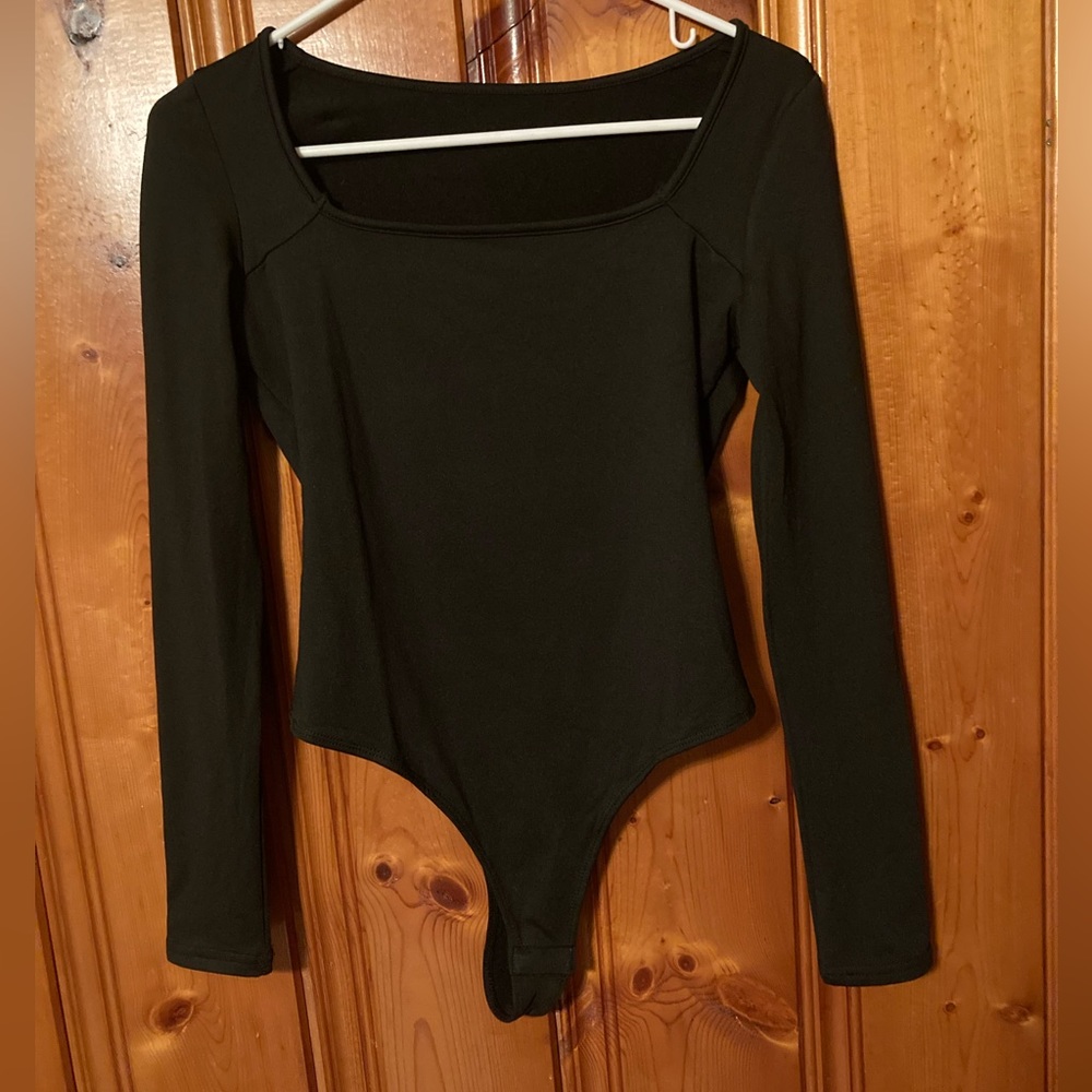 Size Large Women’s bodysuit snaps at bottom New never worn